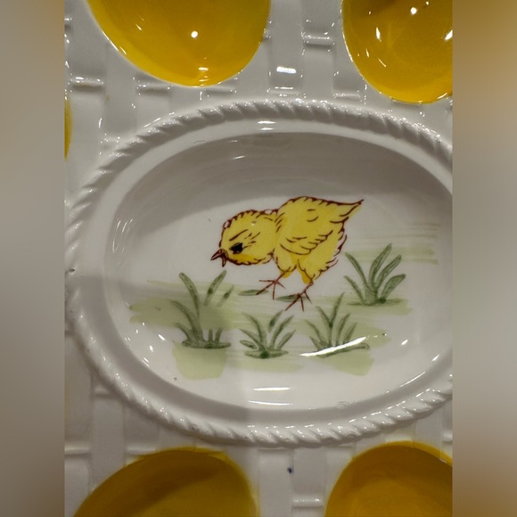 Vintage Easter deviled eggs dish, spring chick theme with eight egg sections - Picture 9 of 13